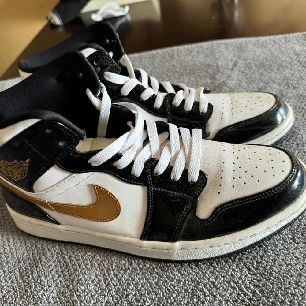 Jordan 1 patent black/white/gold